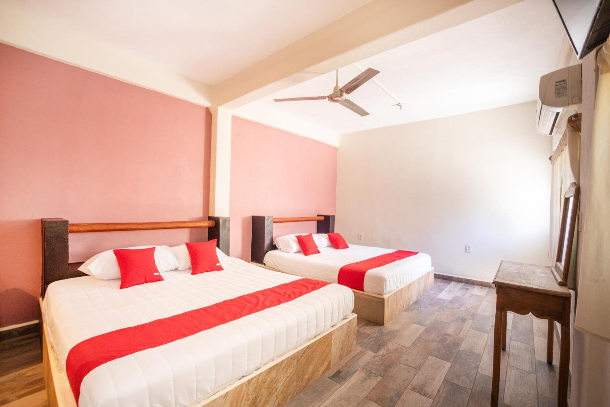 Oyo Hotel Posada Lys, Zihuatanejo Esterno foto