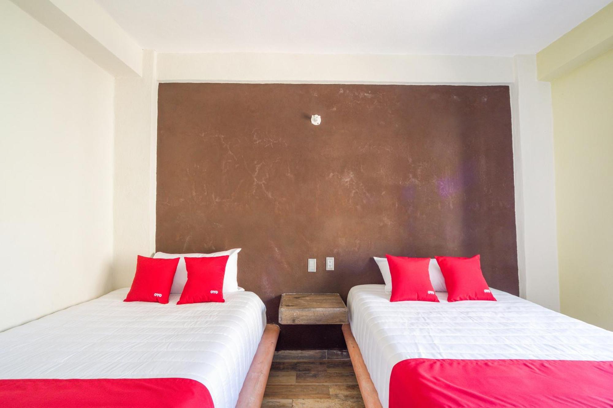 Oyo Hotel Posada Lys, Zihuatanejo Esterno foto