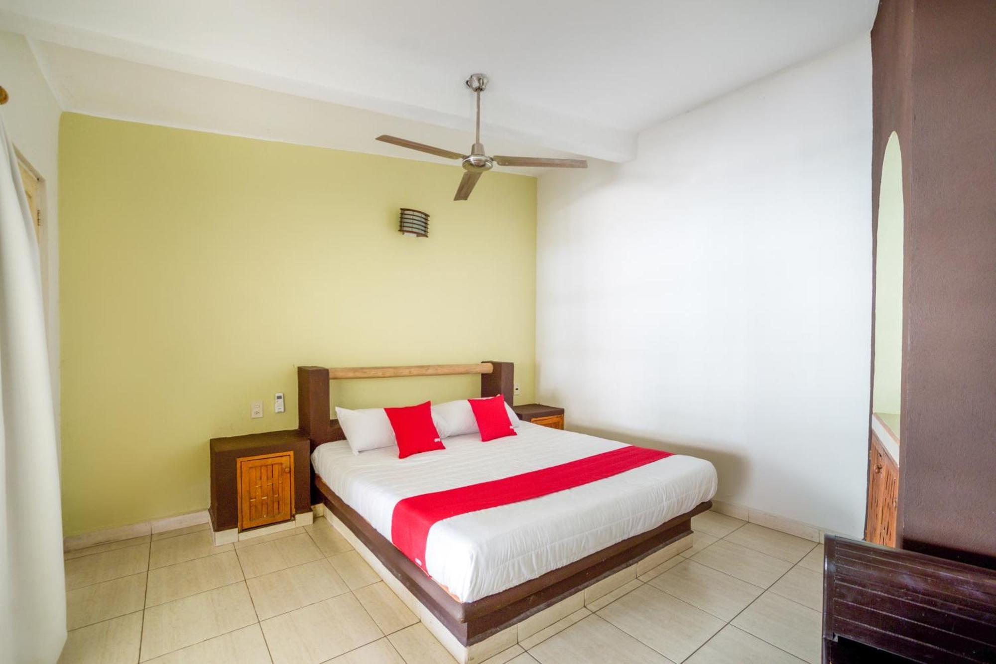 Oyo Hotel Posada Lys, Zihuatanejo Esterno foto