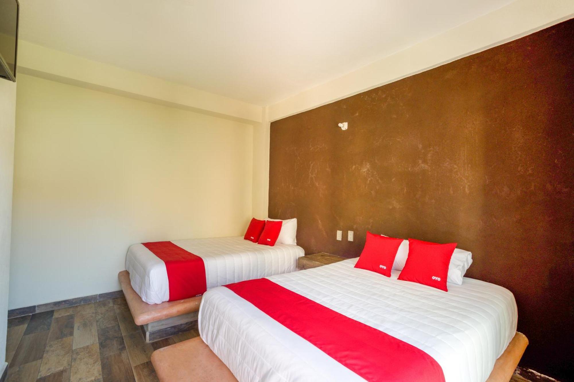 Oyo Hotel Posada Lys, Zihuatanejo Esterno foto